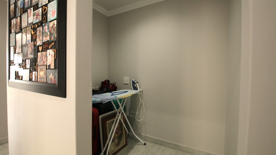 5 Bedroom Property for Sale in Dana Bay Western Cape